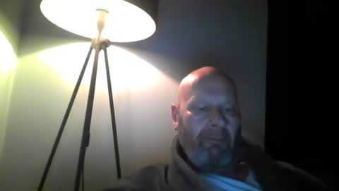 Snapshot of bigmike3339 chatting on February 27, 4:52 am bigmike3339 online show from February 27, 4:52 am