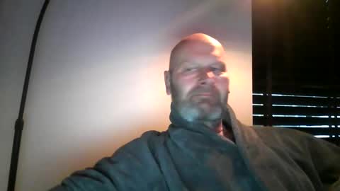 Snapshot of bigmike3339 chatting on December 11, 7:54 am bigmike3339 online show from December 11, 7:54 am