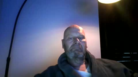 Snapshot of bigmike3339 chatting on December 16, 7:37 am bigmike3339 online show from December 16, 7:37 am