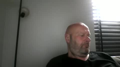 Snapshot of bigmike3339 chatting on October 16, 7:27 am bigmike3339 online show from October 16, 7:27 am