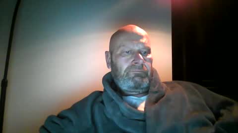 Snapshot of bigmike3339 chatting on December 10, 4:24 am bigmike3339 online show from December 10, 4:24 am