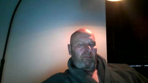 Snapshot of bigmike3339 chatting on December 18, 8:42 am bigmike3339 online show from December 18, 8:42 am