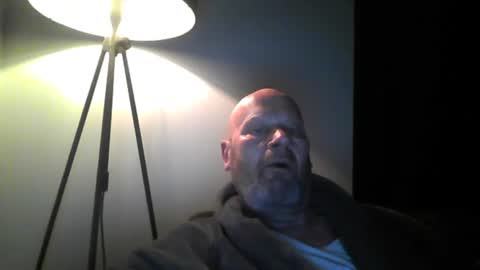 Snapshot of bigmike3339 chatting on February 25, 5:41 am bigmike3339 online show from February 25, 5:41 am