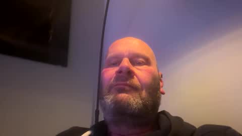 Snapshot of bigmike3339 chatting on February 3, 7:10 pm bigmike3339 online show from February 3, 7:10 pm