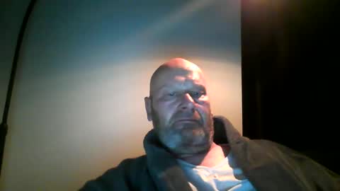 Snapshot of bigmike3339 chatting on December 6, 6:04 am bigmike3339 online show from December 6, 6:04 am