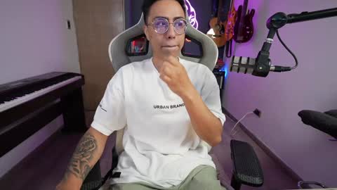 bigxboy96 online show from February 6, 4:42 am