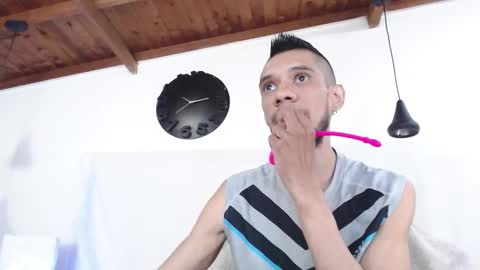 Snapshot of bigzehuz chatting on February 13, 12:57 am andres online show from February 13, 12:57 am