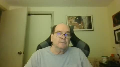 Snapshot of bink195234 chatting on December 10, 10:27 pm Bink195234 online show from December 10, 10:27 pm