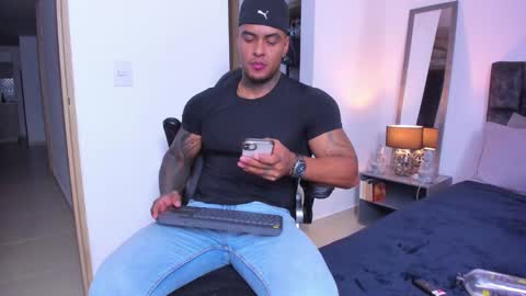 dariux john online show from December 13, 1:37 am