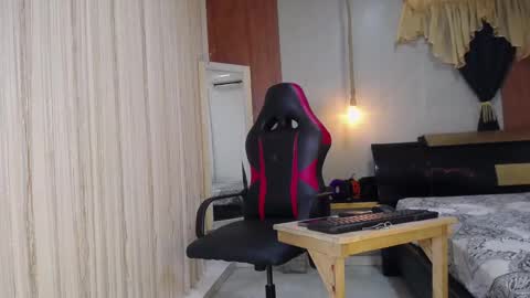 black_king_241 online show from November 6, 3:31 am