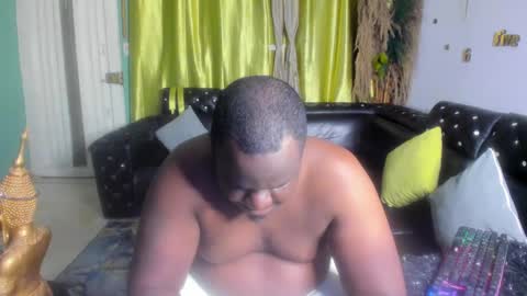 Snapshot of black_monster_bigcock27 chatting on February 19, 1:51 am tommy online show from February 19, 1:51 am