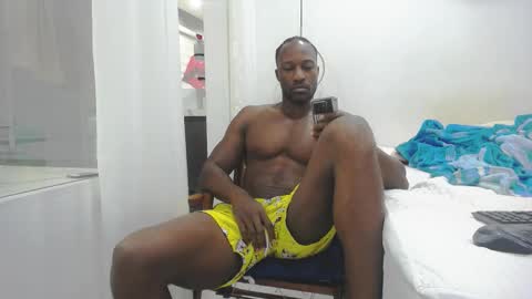 Snapshot of blacknikes chatting on December 19, 9:29 am Twtter 1MikeBeckford            Onlyfns beckfordmike online show from December 19, 9:29 am