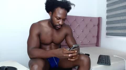 Snapshot of blacknikes chatting on October 14, 1:40 pm Twtter 1MikeBeckford            Onlyfns beckfordmike online show from October 14, 1:40 pm