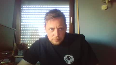 blonde32m online show from April 24, 9:33 am