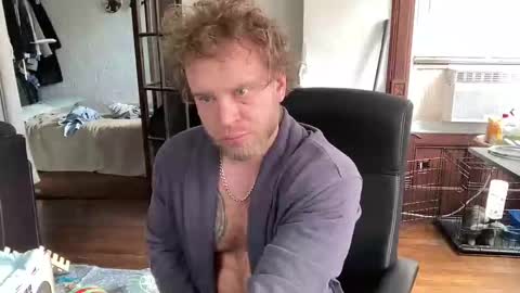 blondebluebear online show from November 16, 5:15 pm