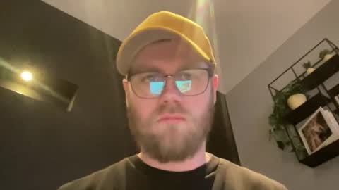 Thomas online show from December 15, 1:43 pm