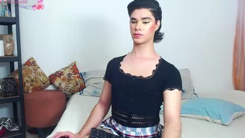 model independent  online show from July 29, 10:36 am