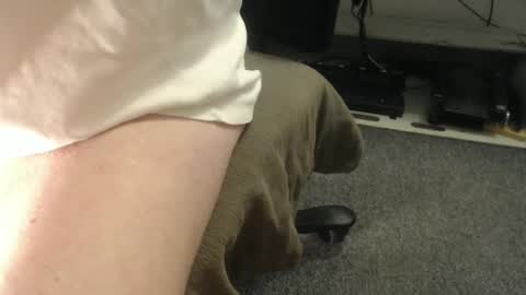 blueeyesn8 online show from December 4, 8:43 am