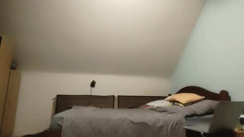 borntosuck online show from April 19, 6:10 pm