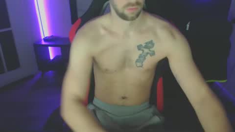 Snapshot of boy_t0y89 chatting on January 15, 6:01 am boy_t0y89 online show from January 15, 6:01 am