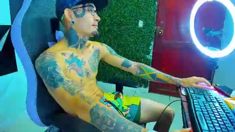 boy_tatto77 online show from July 29, 1:37 am