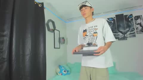 boys4hot_777 online show from March 1, 1:43 am