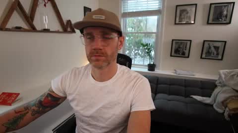 BradBronton online show from February 18, 7:33 pm