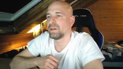 Snapshot of bratzo86 chatting on March 3, 11:12 pm LoveGirls online show from March 3, 11:12 pm