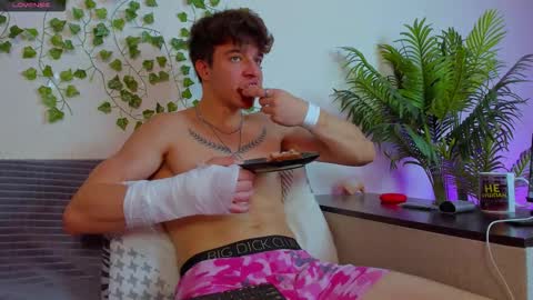 Johny Bravo online show from October 24, 1:02 pm