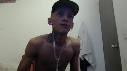 Snapshot of brayan_chevignon chatting on October 22, 5:44 am brayan_chevignon online show from October 22, 5:44 am