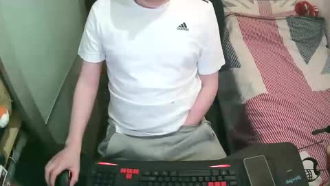 British Tom online show from April 5, 11:45 pm