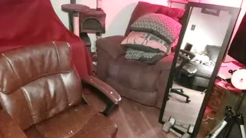 brownboyt online show from June 18, 2:46 am