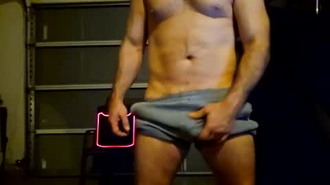 buckwildbrad37 online show from December 12, 7:52 am