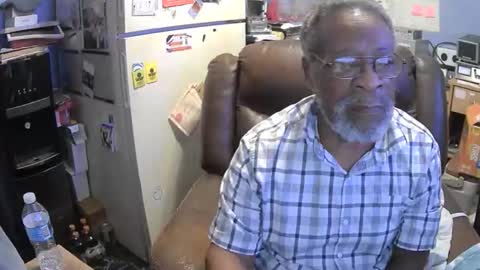 bushhunter23 online show from December 4, 4:03 pm