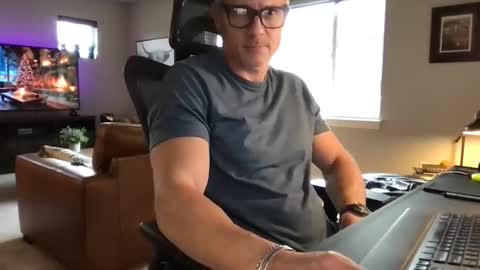 calirsedmo online show from December 19, 7:33 pm