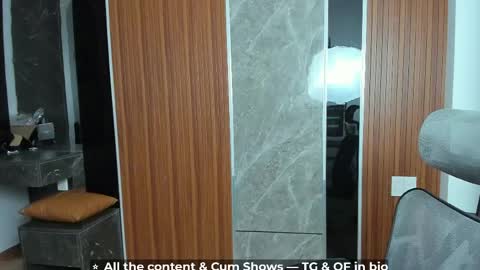 Hey I am Calvin  online show from April 10, 5:09 pm