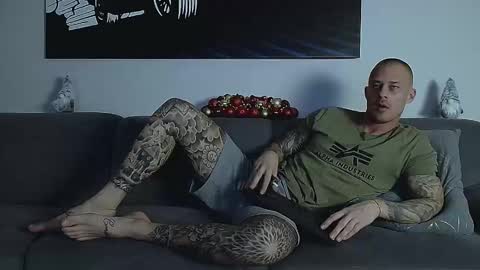 Calvin  online show from December 5, 1:02 am