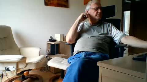 camcologne online show from June 9, 9:33 am
