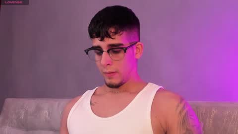   INDEPENDENT MODEL online show from January 8, 4:55 am