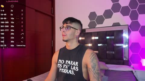   INDEPENDENT MODEL online show from February 8, 11:24 pm