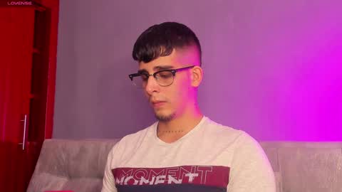   INDEPENDENT MODEL online show from January 13, 5:23 am