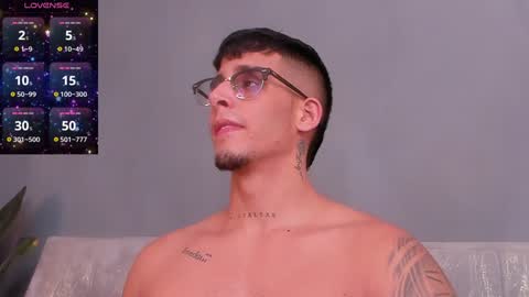   INDEPENDENT MODEL online show from December 10, 3:52 am