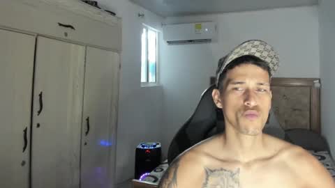 carlossmi01 online show from July 31, 7:34 pm