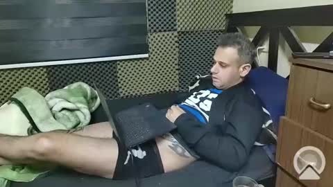 Snapshot of cezar46 chatting on December 9, 3:56 pm cezar online show from December 9, 3:56 pm