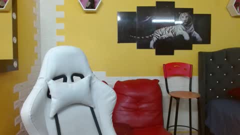 chacorta_ online show from April 14, 1:22 pm