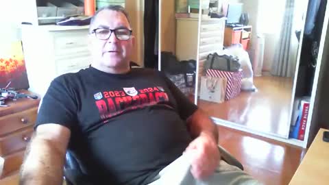 Snapshot of chalkstall chatting on December 3, 8:58 am Chalky online show from December 3, 8:58 am