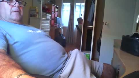 Snapshot of chalkstall chatting on October 22, 9:35 am Chalky online show from October 22, 9:35 am