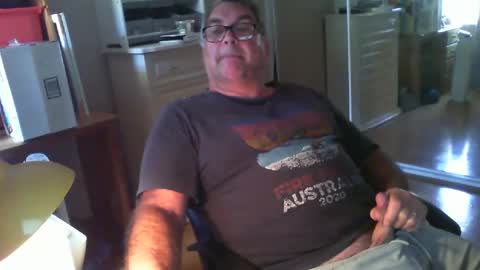 Snapshot of chalkstall chatting on February 2, 3:21 am Chalky online show from February 2, 3:21 am