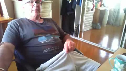 Snapshot of chalkstall chatting on September 24, 5:40 am Chalky online show from September 24, 5:40 am