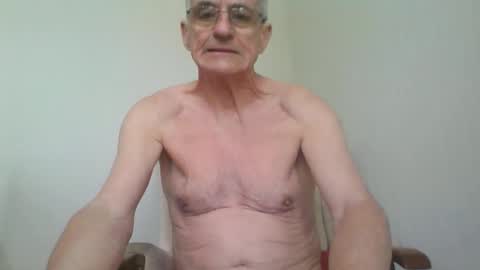 chipper341596 online show from May 11, 7:32 am